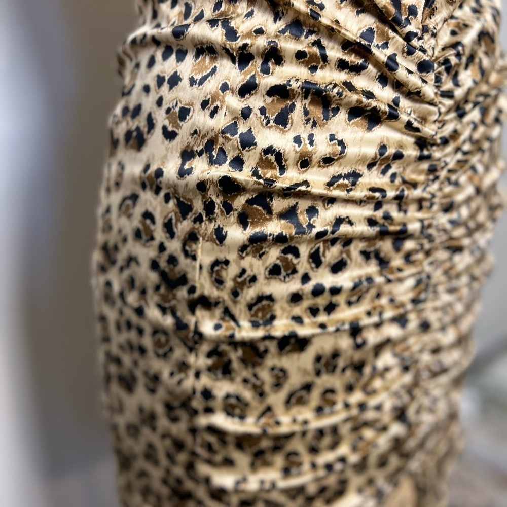Free People animal
Print skirt size 4 side zip front slit - Picture 2 of 7
